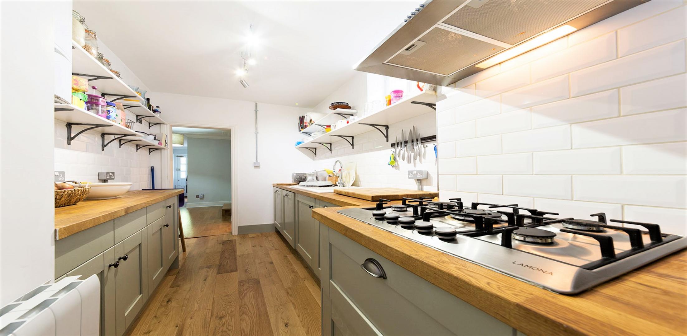 			PRIVATE GARDEN, 3 Bedroom, 3 bath, 1 reception Flat			 Christchurch Avenue, KILBURN